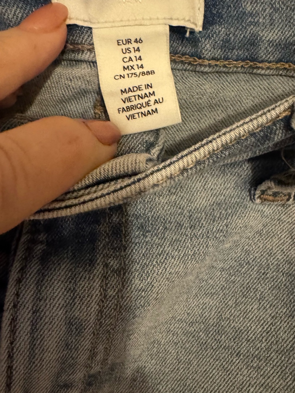 NWT H&M High-Rise Denim Jean Shorts w/Stretch SZ: 14 #M - Picture 3 of 7